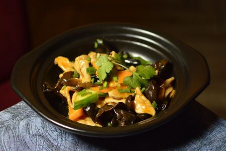 Свинина с овощами и грибами