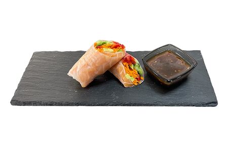 Спринг-ролл с охлажденным лососем 