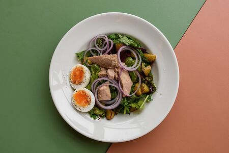 Салат с тунцом