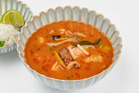 Том ям с морепродуктами