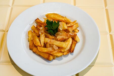Жареный картофель с луком