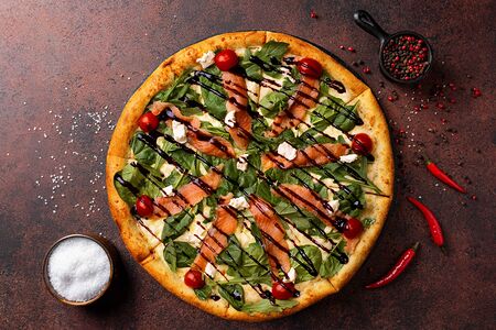 Пицца с лососем