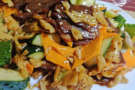 16 Шампиньоны с огурцом и говядиной