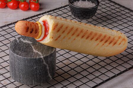 Французский хот-дог с говяжьей сосиской