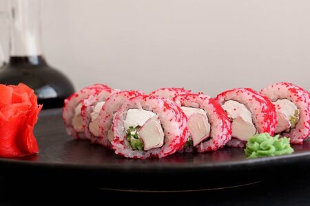 Ролл Калифорния с крабом