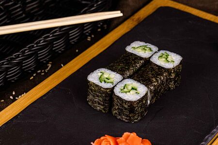 Ролл с огурцом