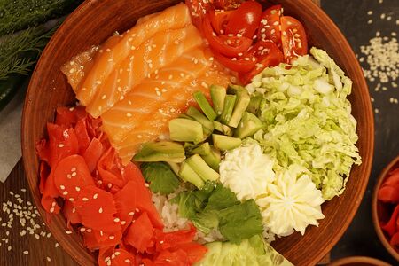 Поке по-гавайски с лососем