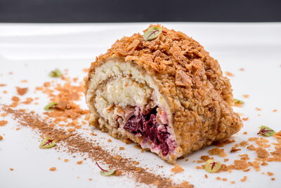 Меренговый рулет с вишнёвым кули