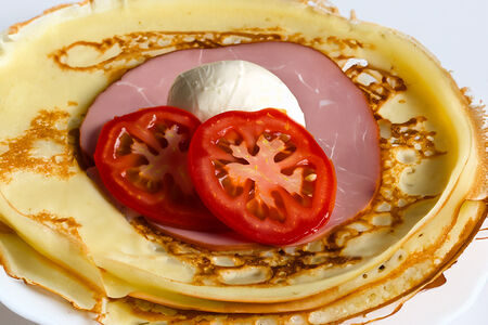 С ветчиной, томатами и сыром моцарелла