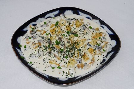 Картофель с грибами в сливочном соусе