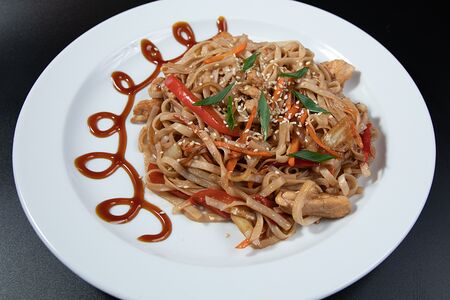 Удон с курицей