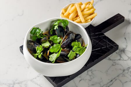 Мидии в соусе том ям