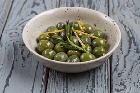 Зеленые оливки