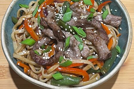 Вок с говядиной и овощами