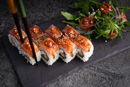 Татаки из лосося и тунца