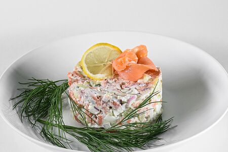 Оливье с копчёным лососем