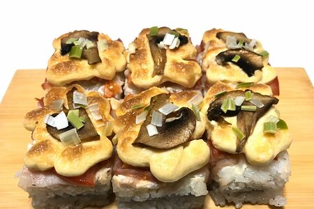 Пицца-ролл с беконом и грибами