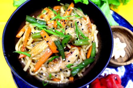 Вок с курицей