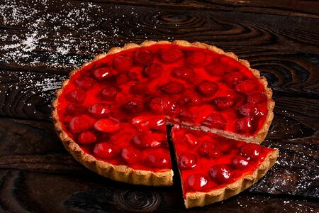 Итальянский пирог Кростата с клубникой