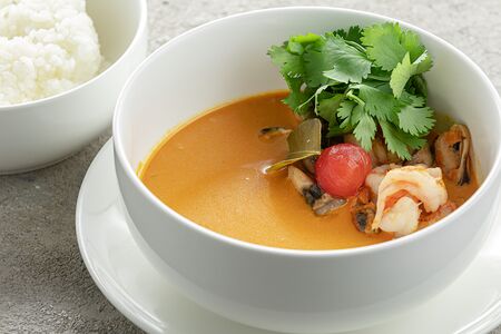 Том ям с морепродуктами