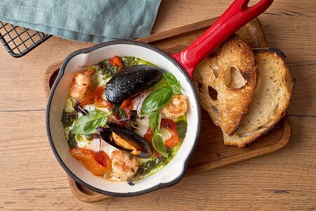 Глазунья из 2-х яиц с морепродуктами