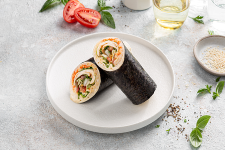 Суши-рулет с курицей