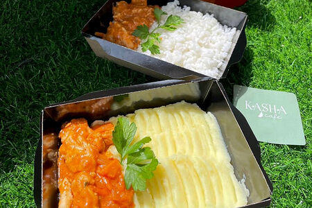 Бефстроганов из курицы с гарниром