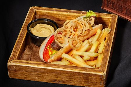 Датский хот-дог с колбаской и картофелем фри