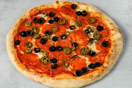 Пепперони с халапеньо и маслинами