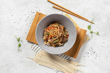 Пшеничная лапша с говядиной