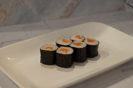 Ролл с лососем