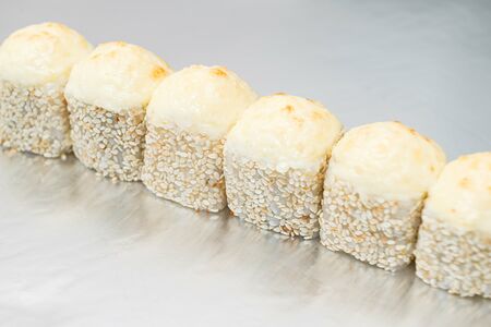 Запеченный ролл с сыром 8 шт