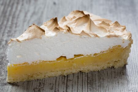 Торт Лимонный с меренгой