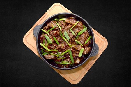 Говядина с зеленым луком