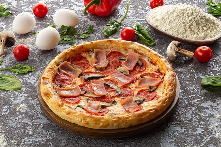 Пицца Пепперони ветчина и грибы