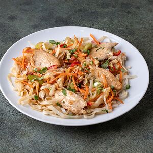 Рисовая лапша с курицей