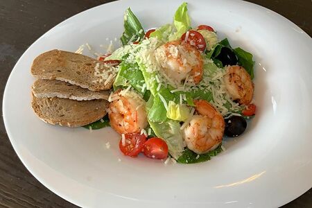 Цезарь с тигровыми креветками