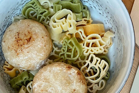 Куриные котлетки с макарошками