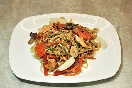 Удон с морепродуктами