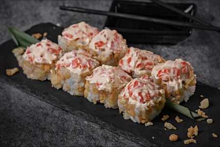 Ролл Дейнерис с лососем