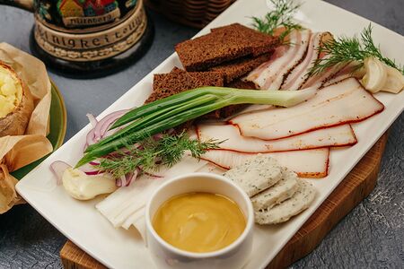 Ассорти домашнего сала