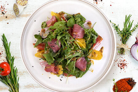 Салат с тунцом в медово-горчичном соусе