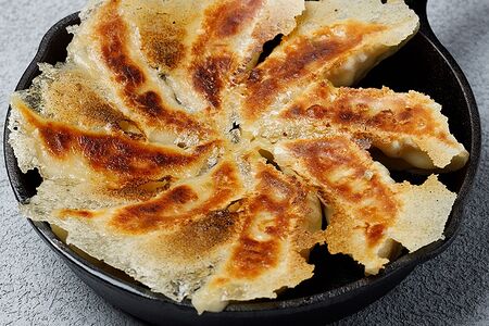 Луковые гедза