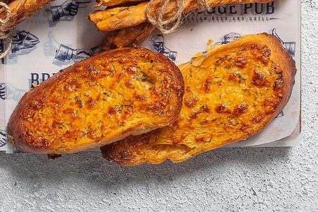 Гренки из французкого багета с сыром и чесноком