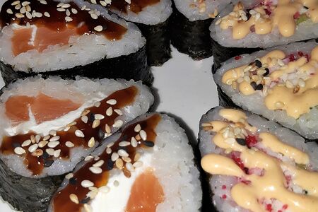 БигФуд ролл с лососем и крабом спайси 8 шт