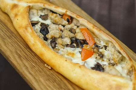 Шпицца с курой и грибами