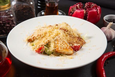 Салат Цезарь с курицей