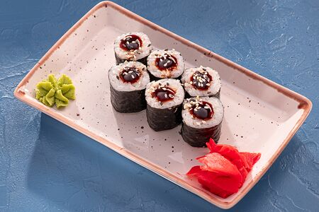 Ролл с угрем