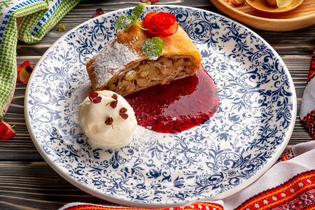 Штрудель яблочный