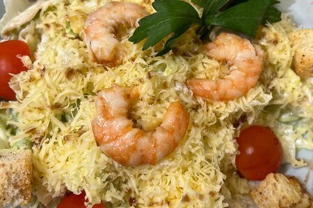 Салат Цезарь с креветками
